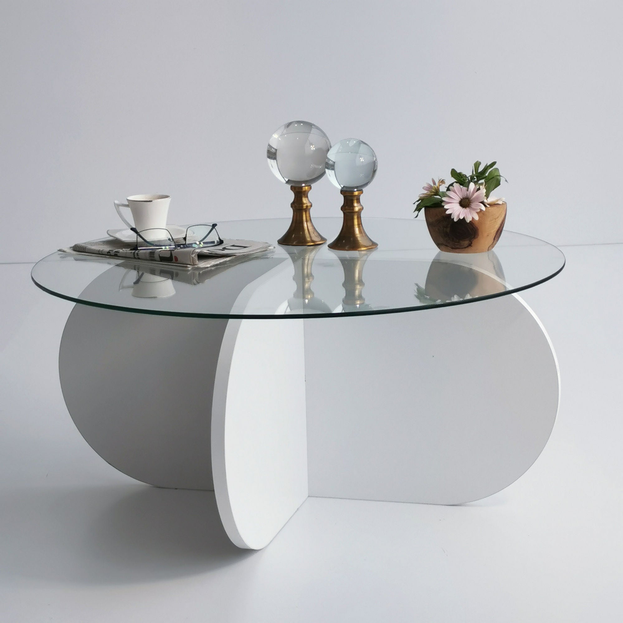 Table basse design Venas D75cm Bois Blanc et Verre trompé Transparent