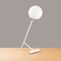 Lampe de table contrepoids maillet Bulla 51cm Métal Blanc et Verre Opale