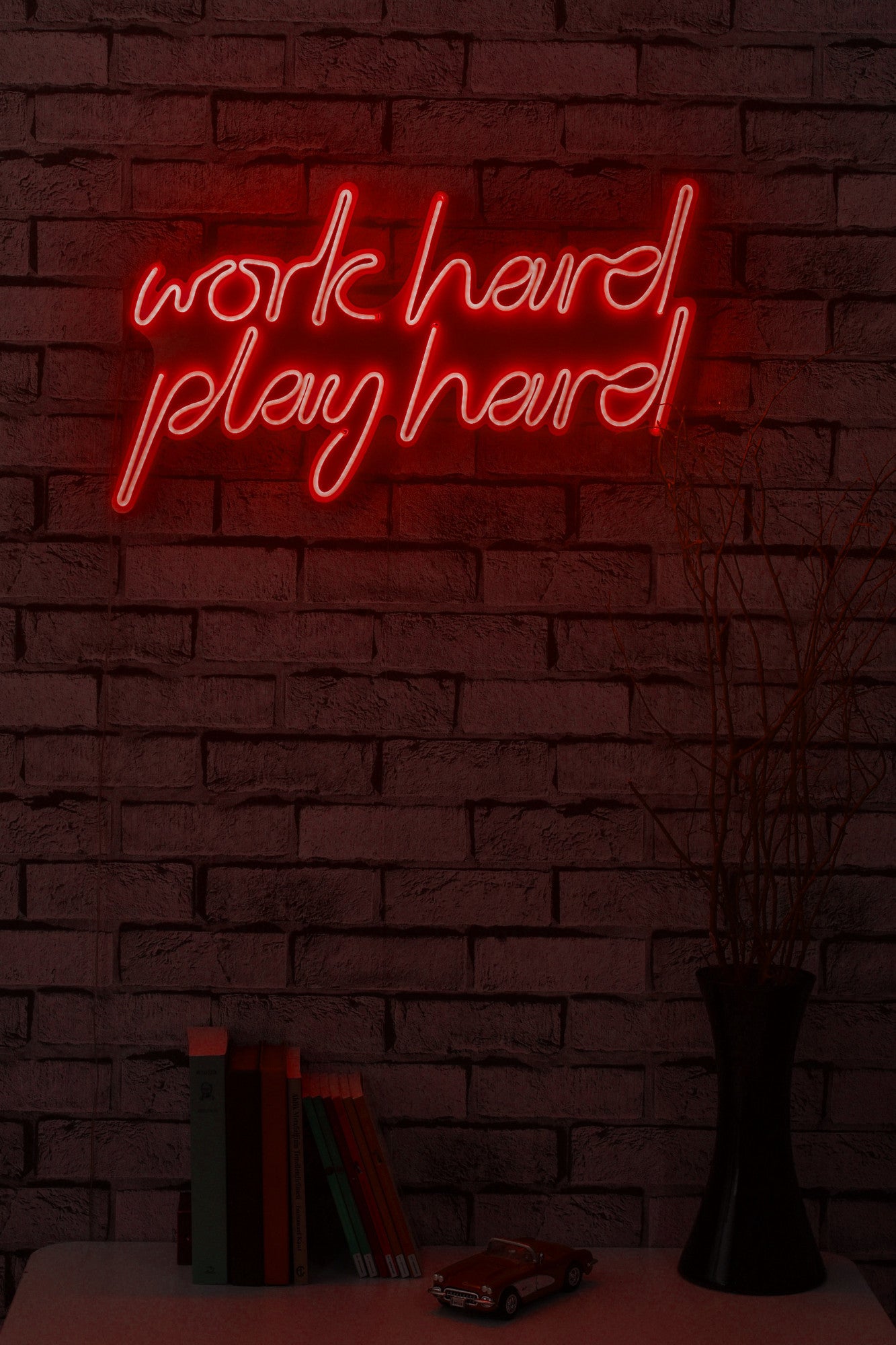 Lettrage mural Lucendi L60,5xH36cm "Work Hard, Play Hard" Néon Rouge